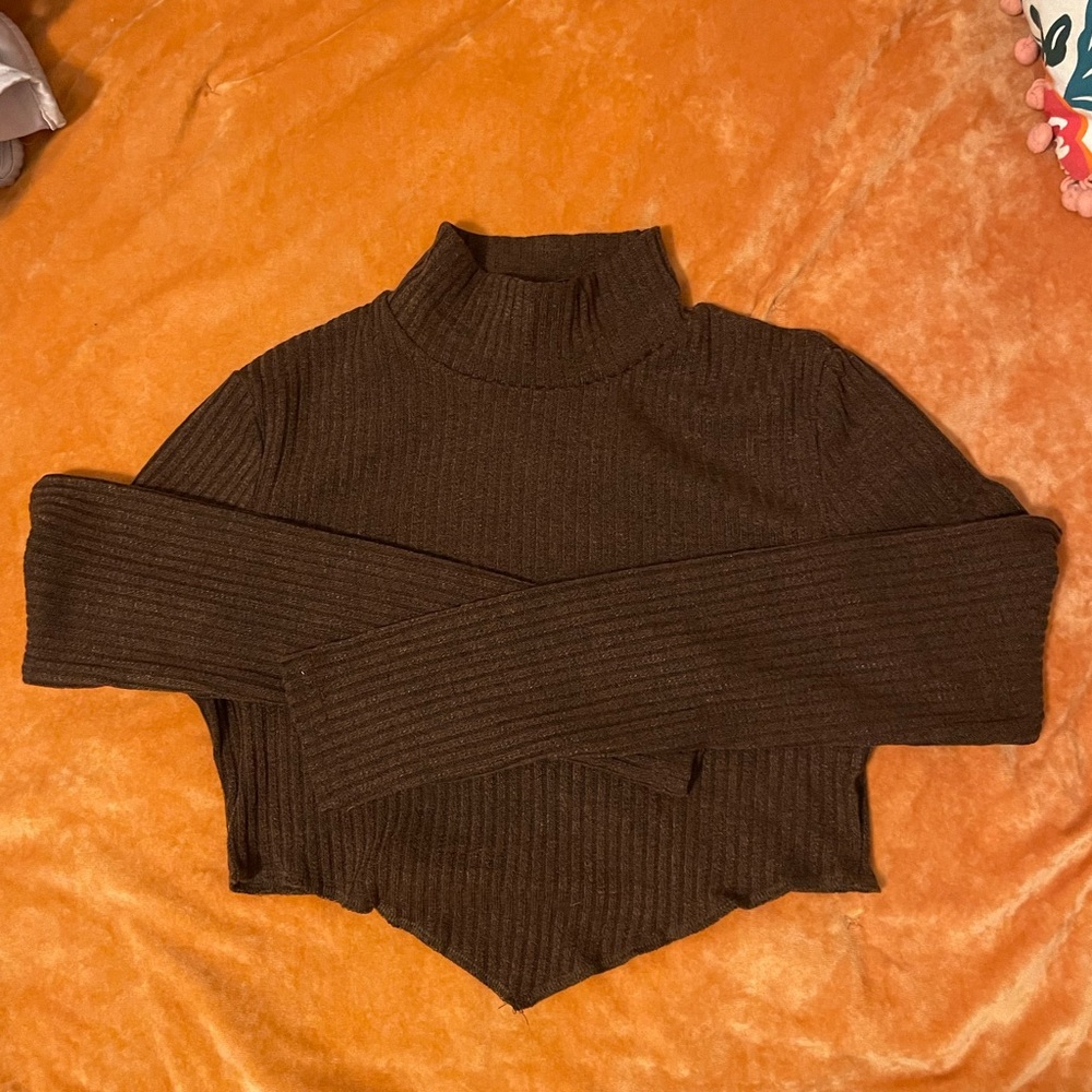 Mock neck crop top